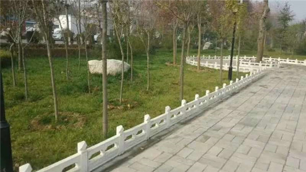 草坪护栏安装